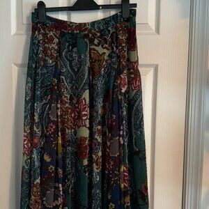 J. Peterman Floral Print Pleated, Flowy Maxi Skirt - Emerald Green Paisley, sz 8